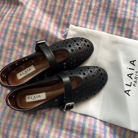 Alaïa Women's Cut-Out Leather Ballerinas - Picture 5 of 8